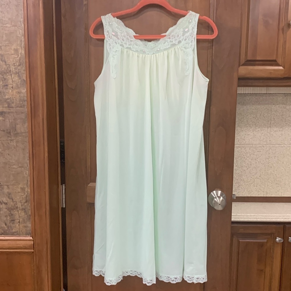 Soft green Shadowline sleeveless nightgown medium